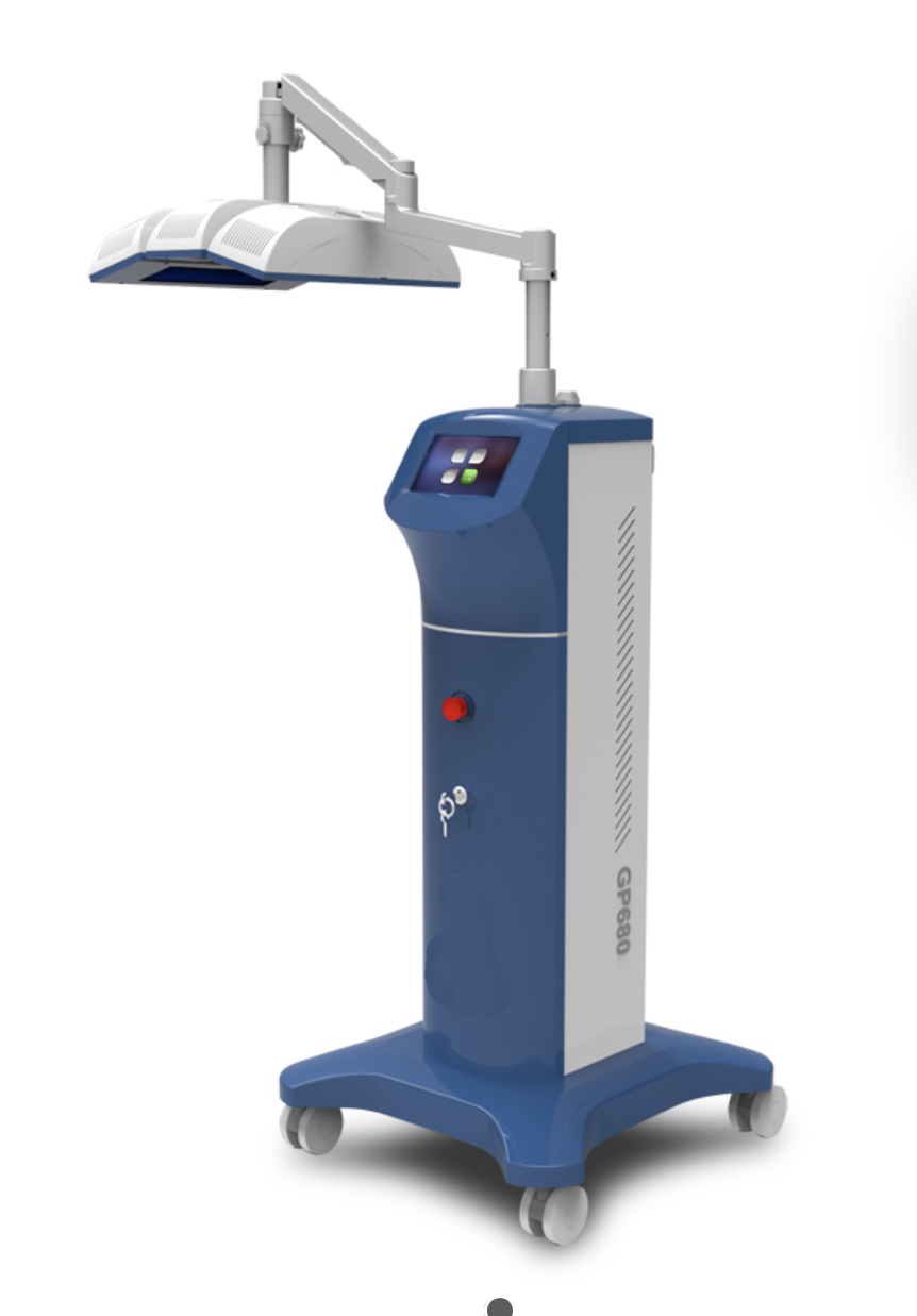 <b>AN high-energy narrow-band red and blue light therapy system</b>